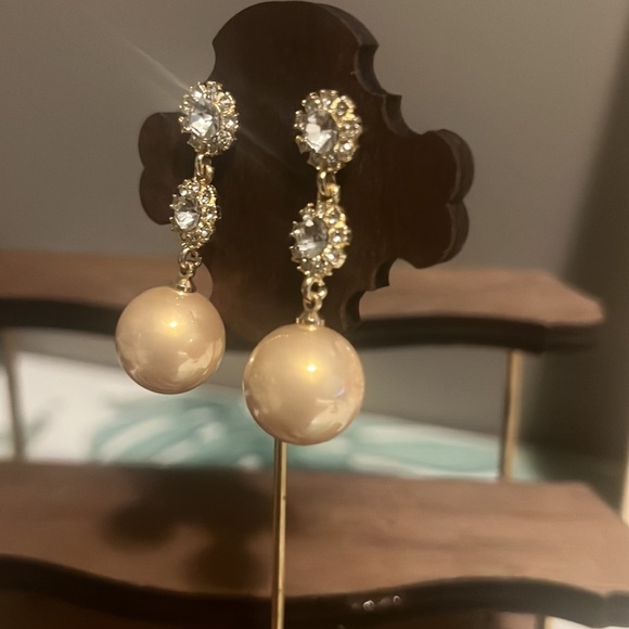 Silver Pin Zirconia Leaf Flower Pearl Tassel Earrings - Picture 3 of 7